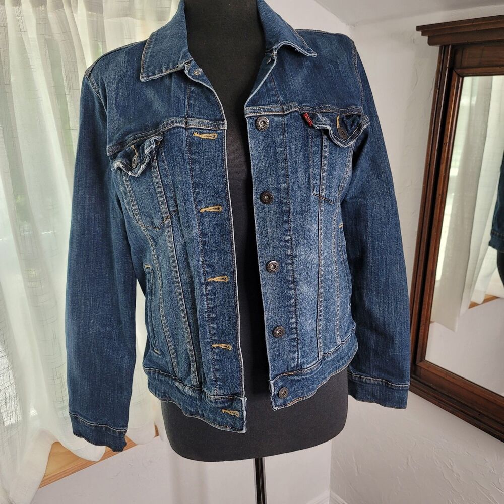 Levi's Jacket Women's Blue Denim Button Front Size Large Trucker Jeans Jacket